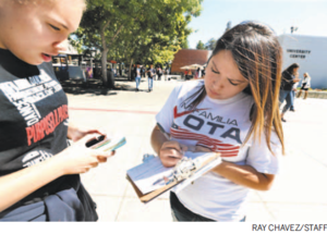 Voter registration at Fresno State campus.png